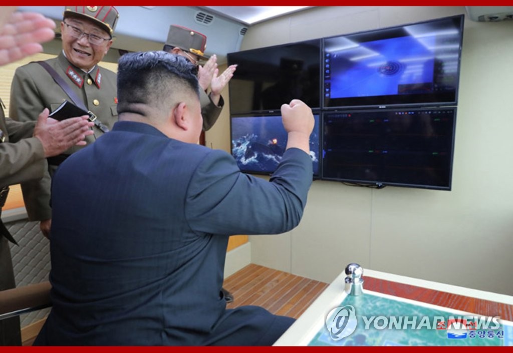 金正恩观摩武器发射 金正恩观摩武器发射