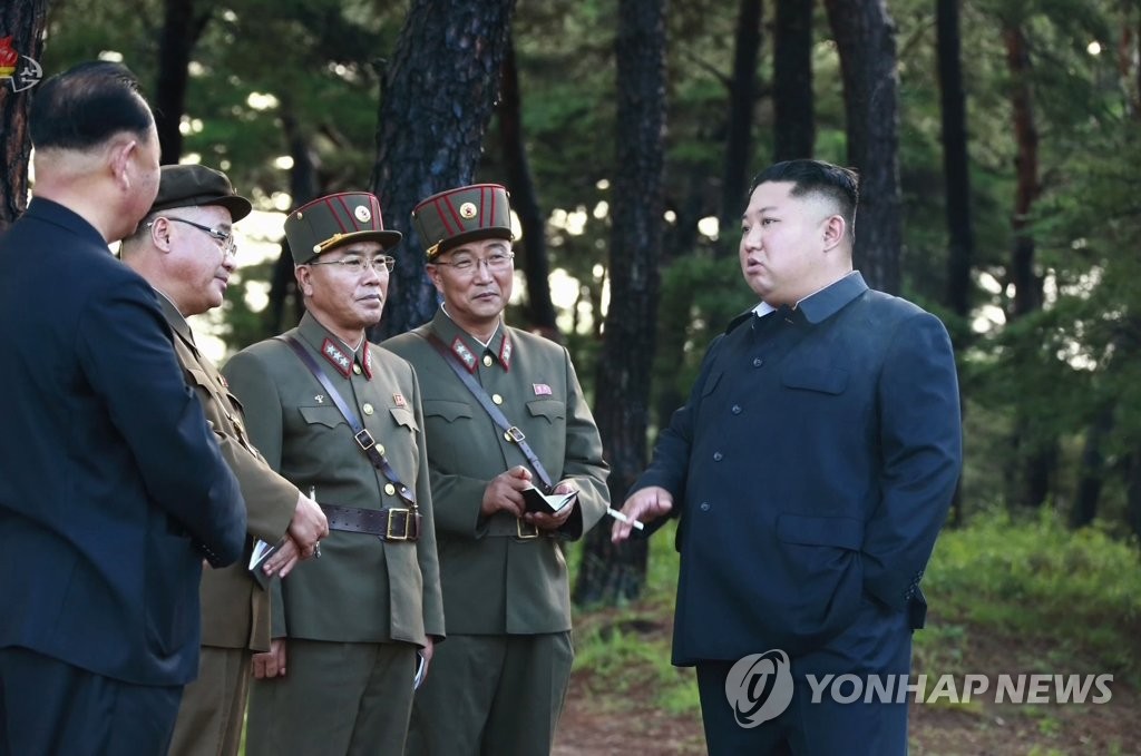 金正恩指导武器试射 金正恩指导武器试射