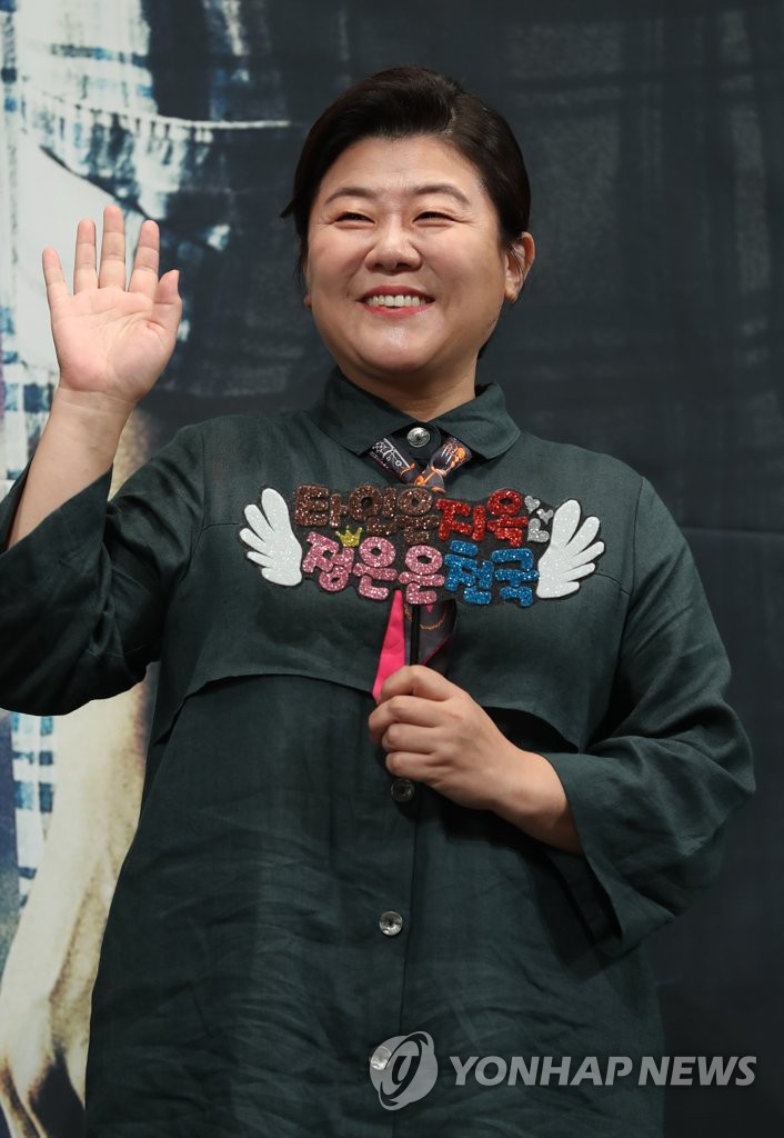 演员李静恩