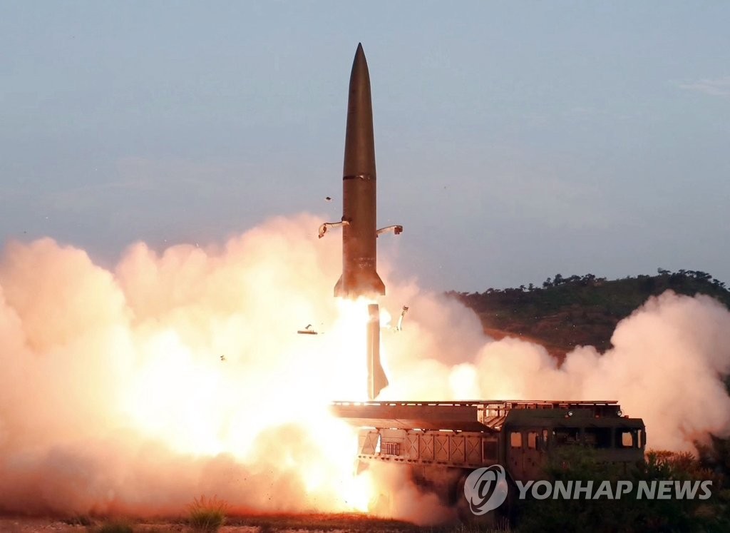 资料图片：朝鲜发射短程弹道导弹（SRBM）现场照 韩联社（图片仅限韩国国内使用，严禁转载复制）