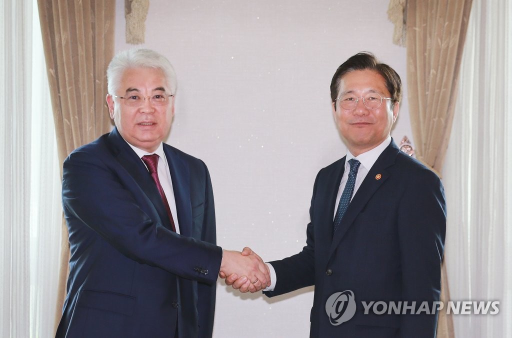 韩产业部长会见哈萨克斯坦外长 韩产业部长会见哈萨克斯坦外长