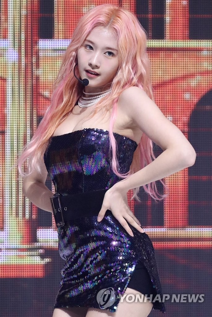 女团TWICE成员Momo