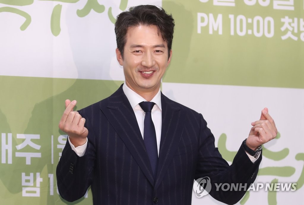 演员郑俊镐