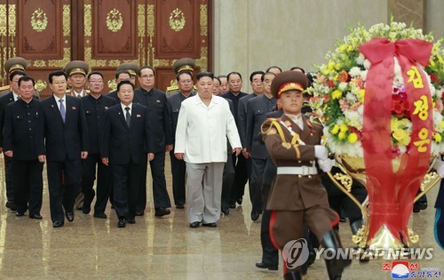 金正恩参谒锦绣山太阳宫纪念劳动党成立74周年