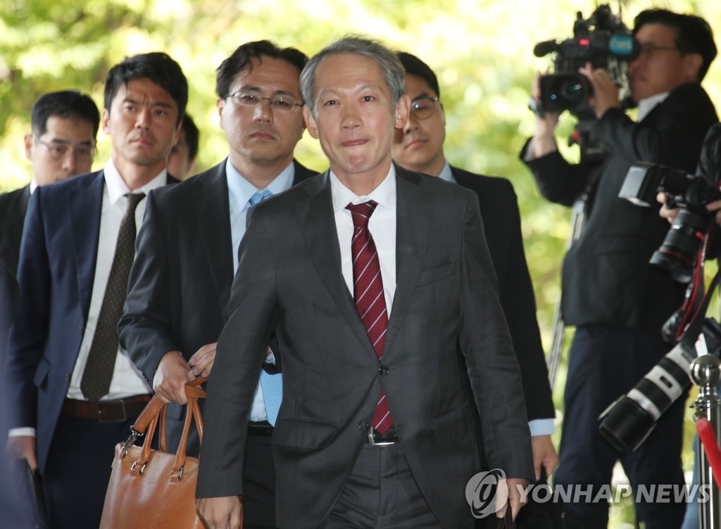 10月16日，日本外务省亚洲大洋洲局长泷崎成树走进韩国外交部。 韩联社