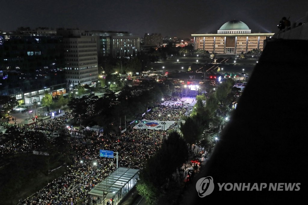 韩民众集会要求检察改革 韩民众集会要求检察改革