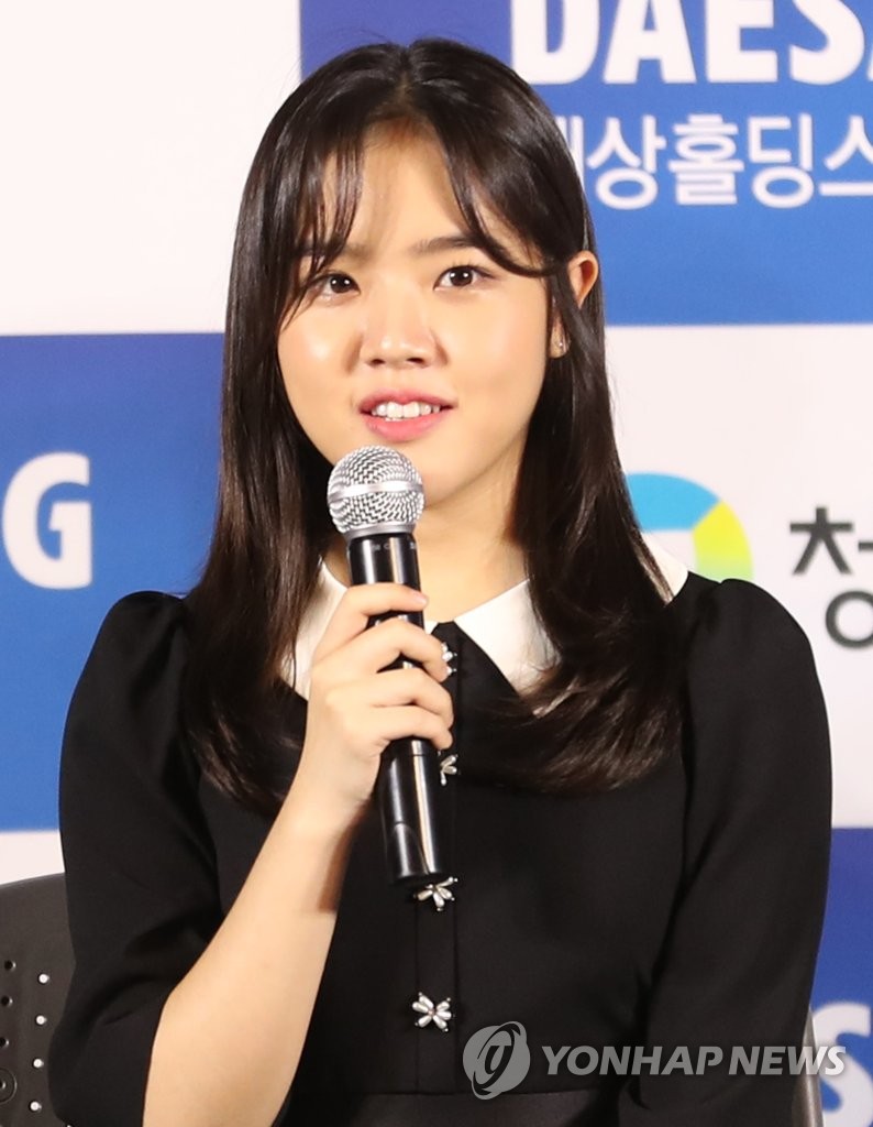 金香起清纯可人