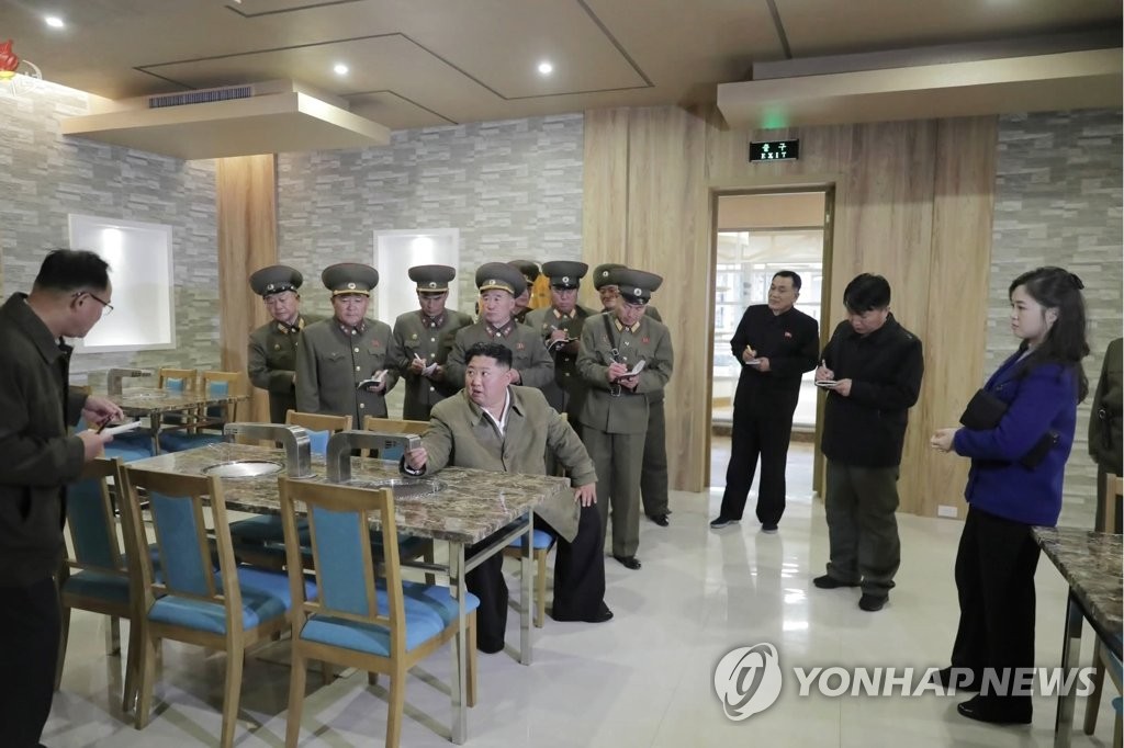 金正恩携妻视察 金正恩携妻视察