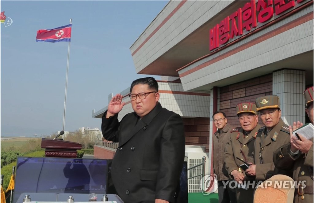 金正恩参观空军飞行大赛 金正恩参观空军飞行大赛