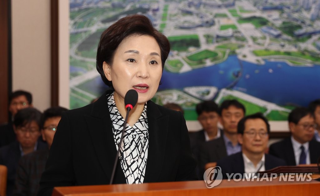 资料图片：韩国国土交通部长官金贤美 韩联社