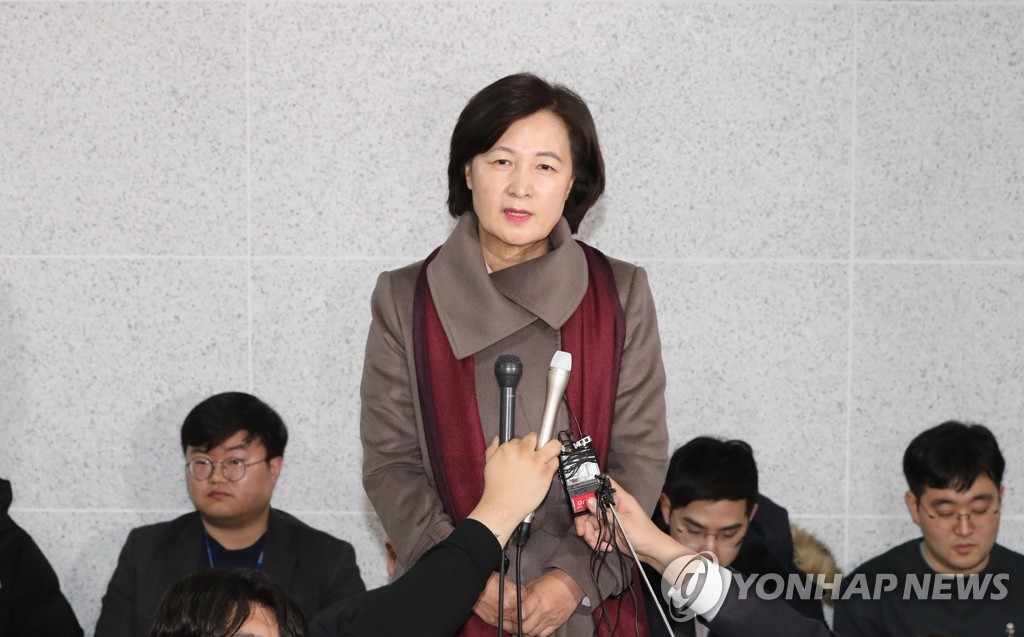 12月5日，在首尔国会议员会馆，法务部长官被提名人秋美爱答记者问。 韩联社