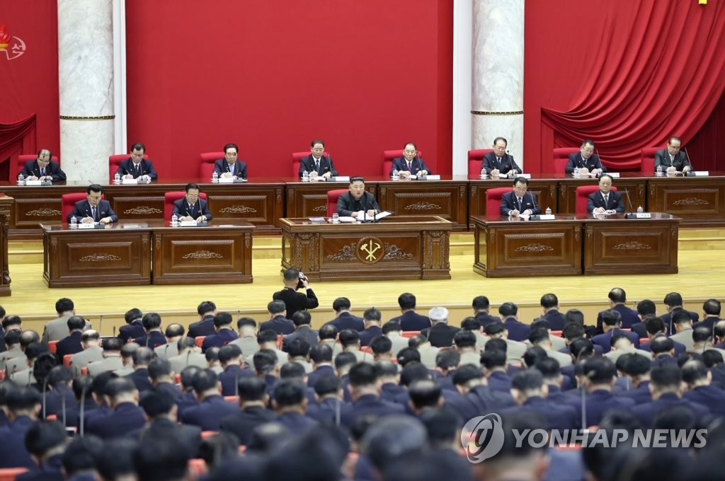 据朝中社12月30日报道，朝鲜劳动党第七届中央委员会第五次全体会议29日进入第二天。图为会议现场。 韩联社/朝中社（图片仅限韩国国内使用，严禁转载复制）