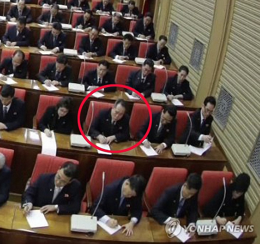 朝鲜祖国和平统一委员长李善权（红圈）出席朝鲜劳动党第七届中央委员会第五次全体会议。 韩联社/朝鲜中央电视台报道截图（图片严禁转载复制） 