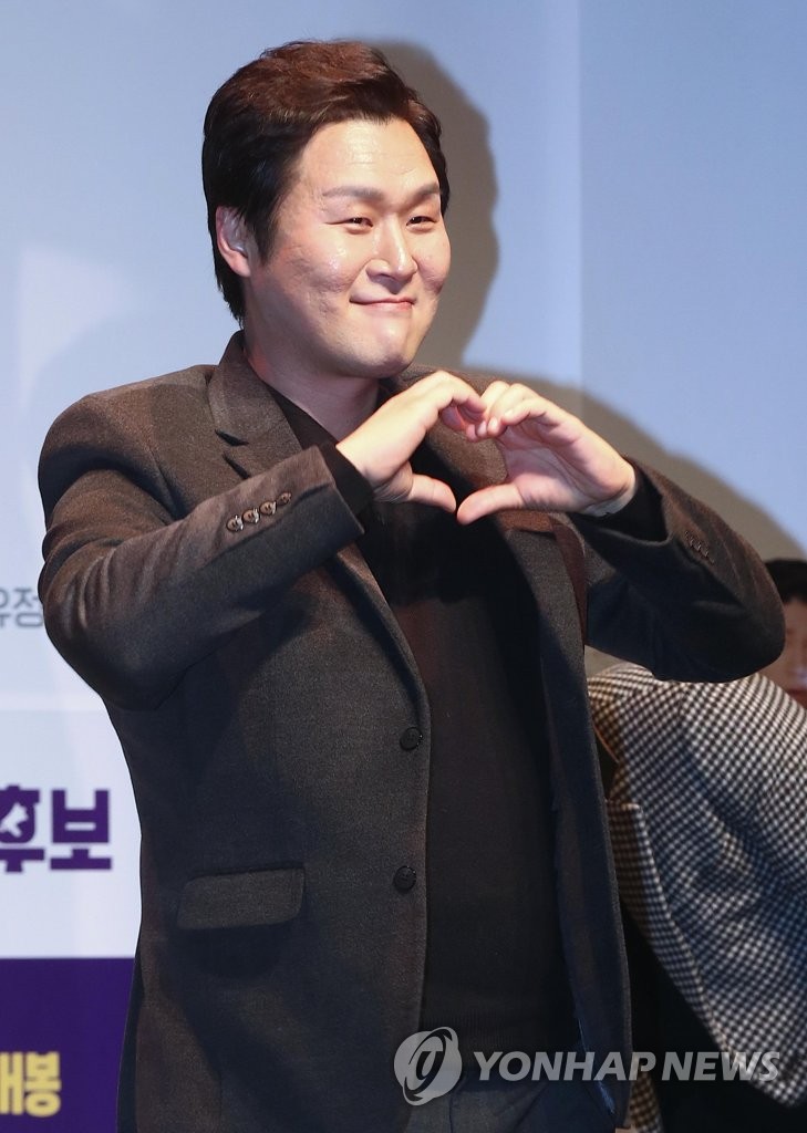 演员尹京镐