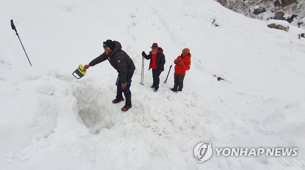 搜救尼泊尔雪崩韩籍失踪者 搜救尼泊尔雪崩韩籍失踪者
