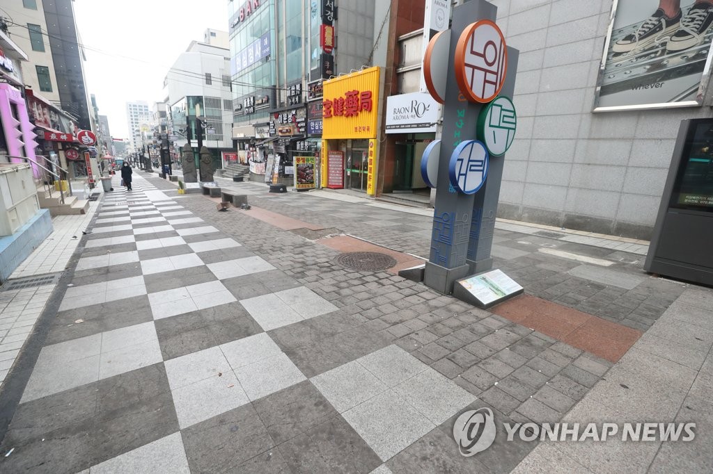 资料图片：空荡荡的济州街头 韩联社