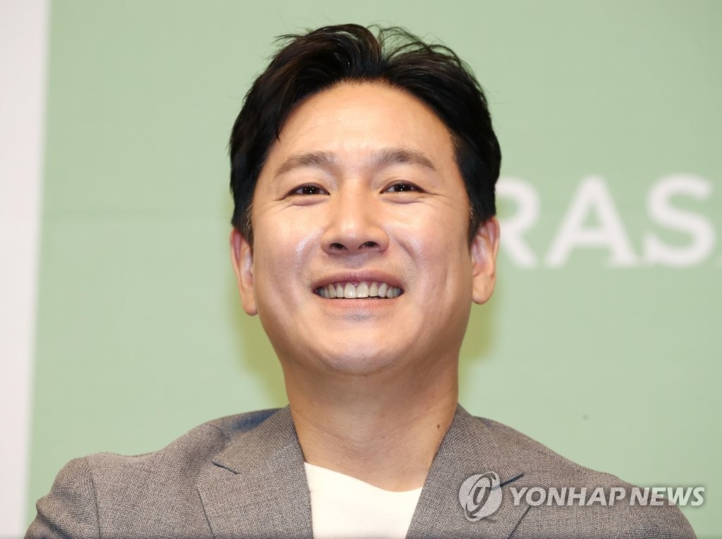 演员李善均
