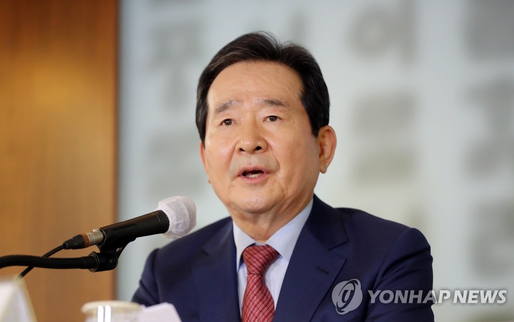 3月27日，在首尔中区的韩国新闻中心，丁世均在与外媒记者座谈会上发言。 韩联社
