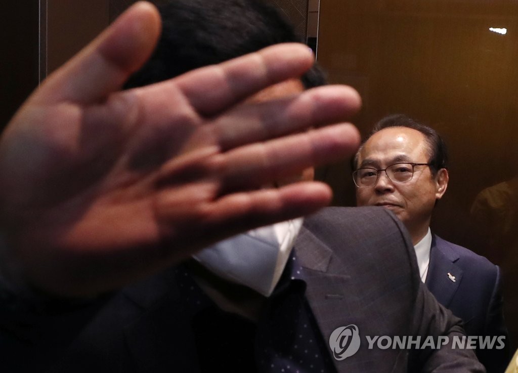 涉嫌性骚扰前釜山市长非公开到案受讯
