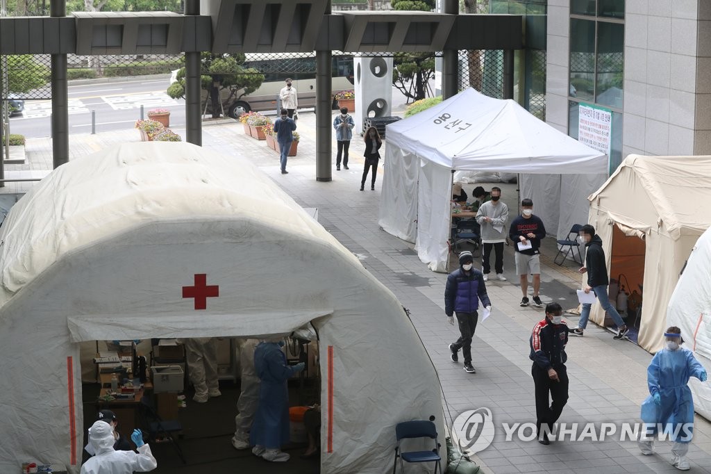 资料图片：这是位于首尔龙山区梨泰院的一处筛查所。 韩联社