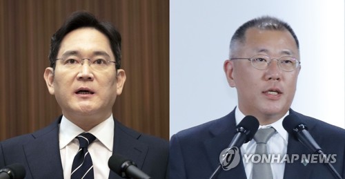 资料图片：三星集团副会长李在镕（左）和现代汽车集团首席副会长郑义宣 韩联社
