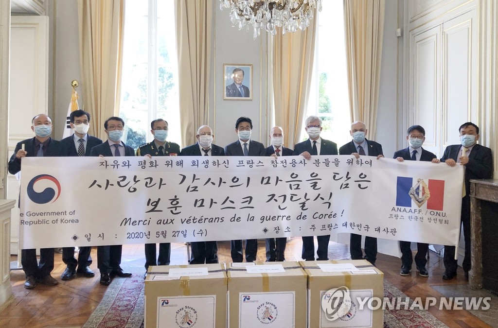 韩驻法使馆向参战老兵捐赠口罩 韩驻法使馆向参战老兵捐赠口罩