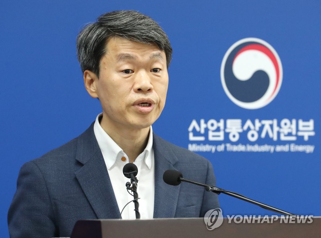 6月2日下午，在韩国中央政府世宗办公楼，产业通商资源部贸易投资室长罗承植就日本限贸问题表态。 韩联社