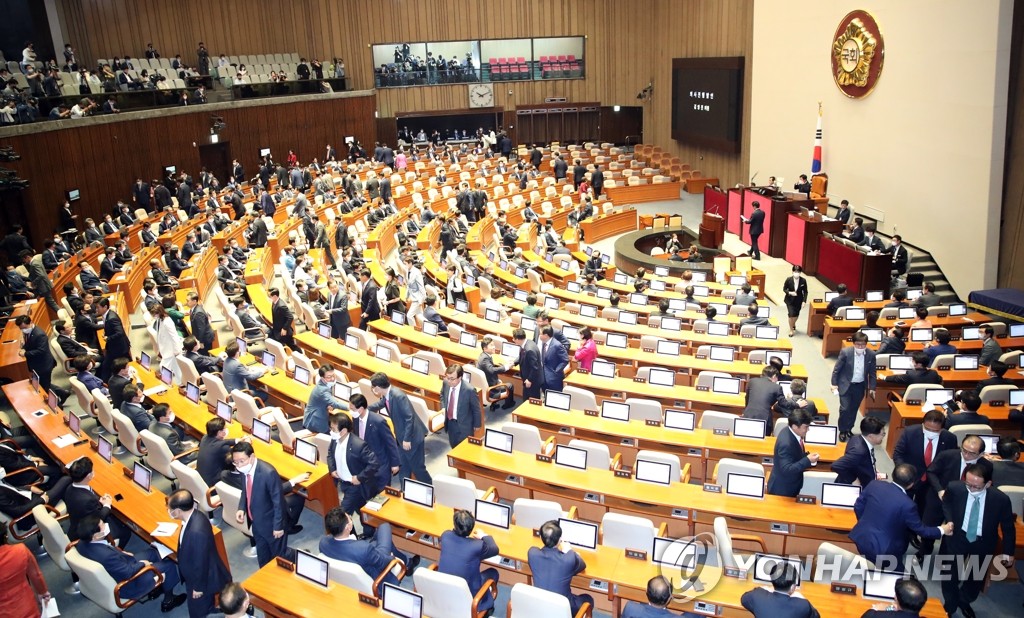 韩最大在野党退场抵制国会会议 韩最大在野党退场抵制国会会议