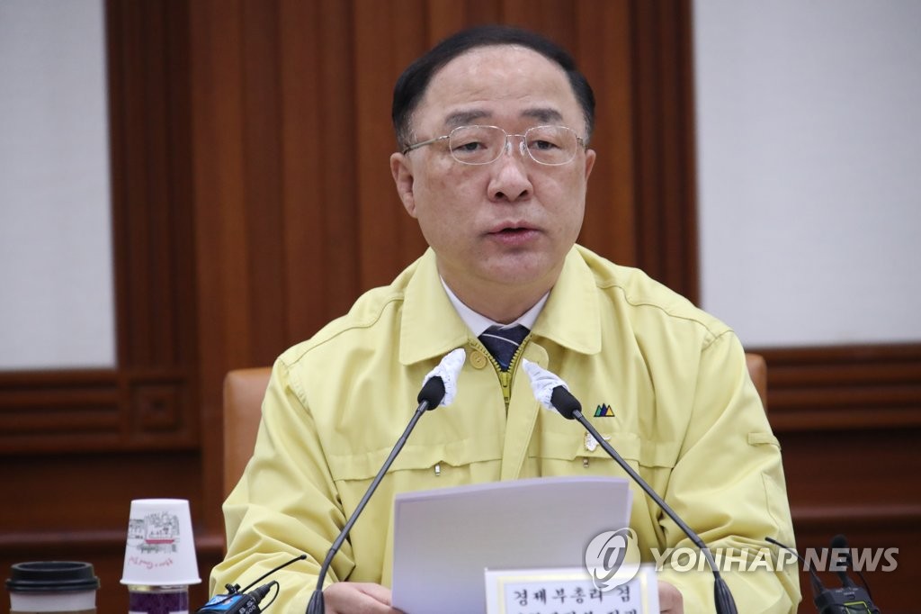 资料图片：韩国经济副总理兼企划财政部长官洪楠基 韩联社
