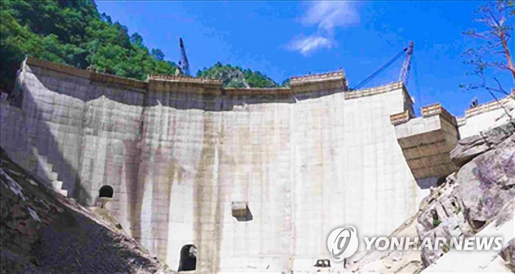 朝鲜光德山水坝建设现场 朝鲜光德山水坝建设现场