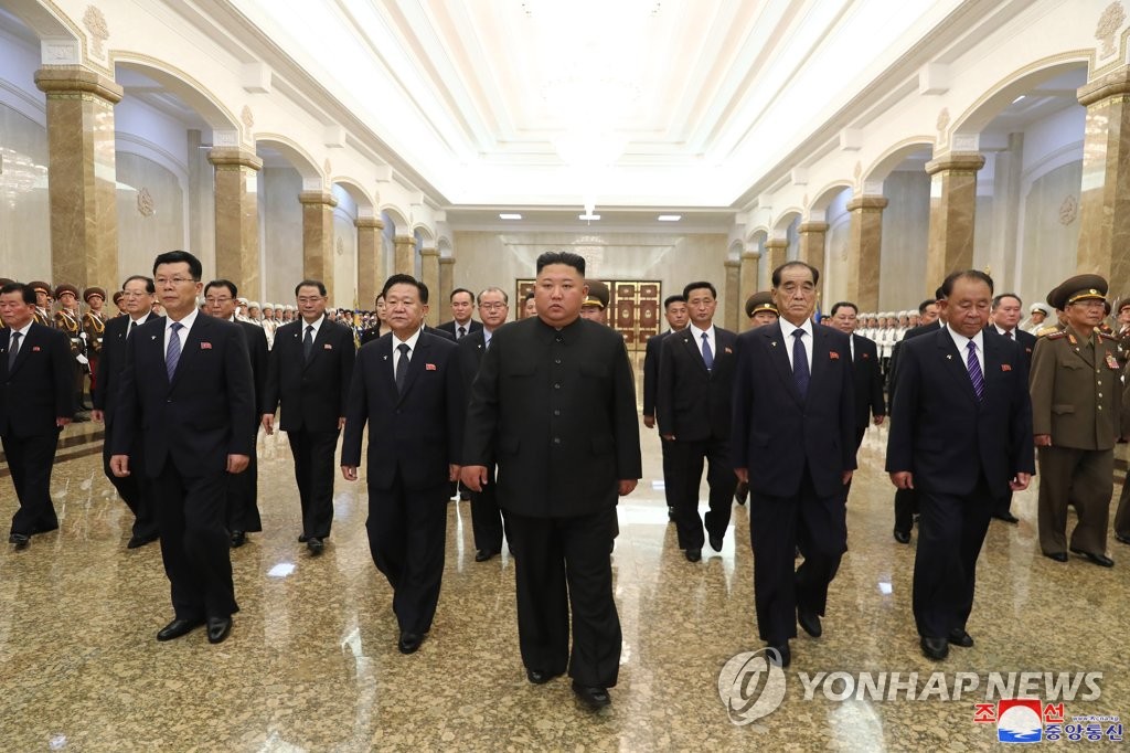金正恩参谒锦绣山太阳宫 金正恩参谒锦绣山太阳宫