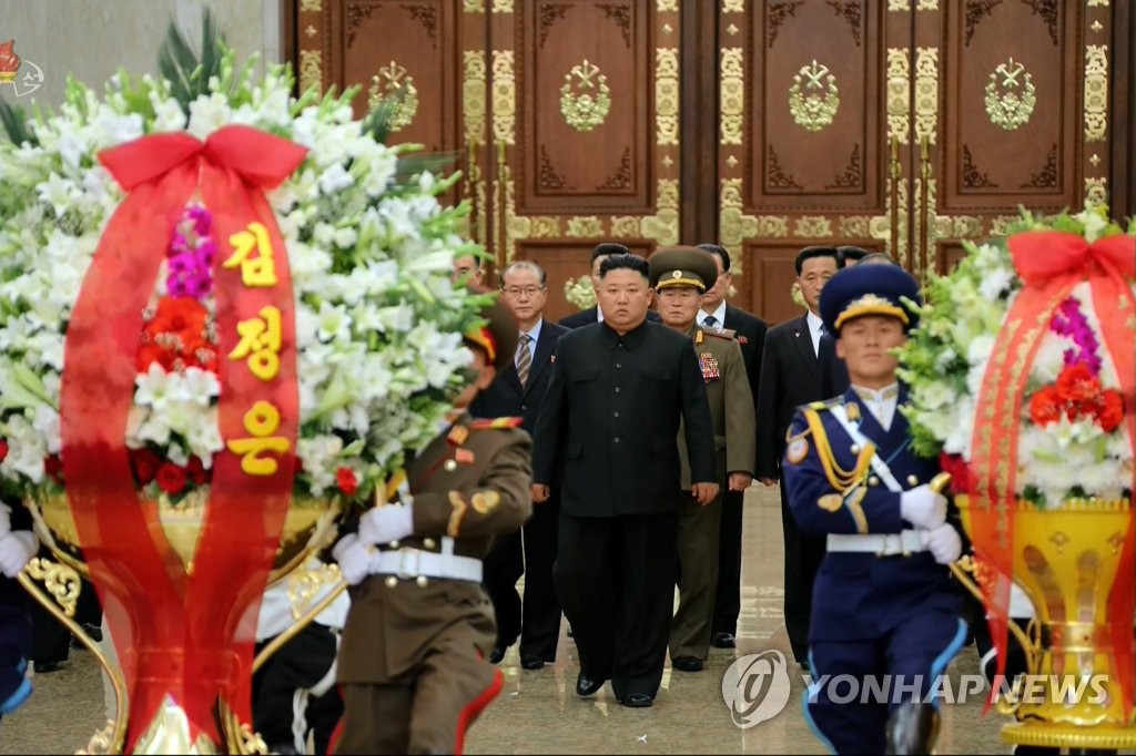 金正恩参谒锦绣山太阳宫 金正恩参谒锦绣山太阳宫