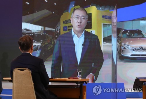 资料图片：7月14日，现代汽车集团首席副会长郑义宣在线出席政府“韩版新政”综合规划对国民报告会，介绍现代汽车绿色新政相关战略。 韩联社