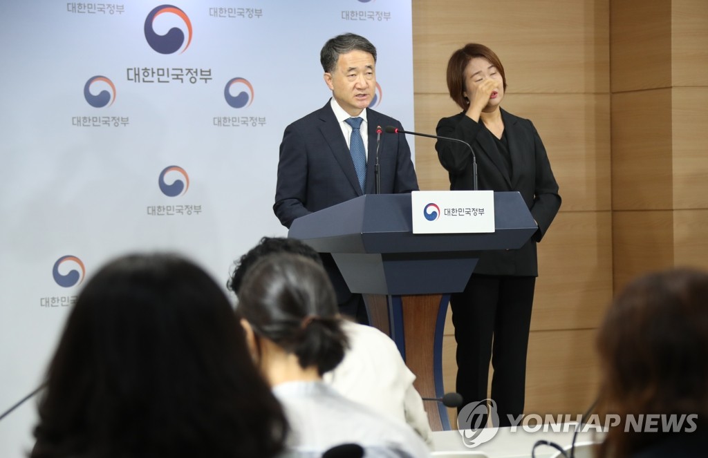 8月6日，在中央政府首尔办公楼，朴凌厚发表对国民谈话。 韩联社
