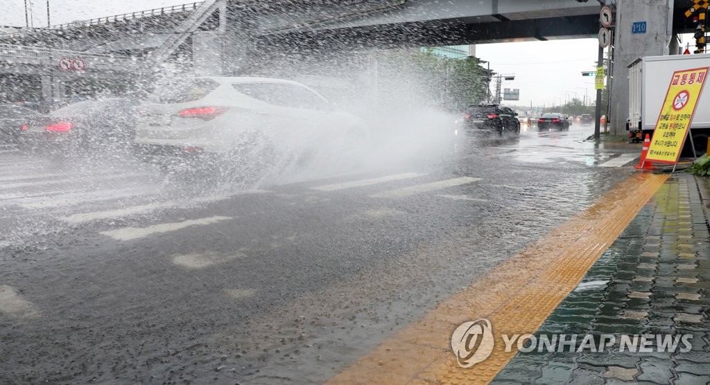 详讯：韩国连降11天暴雨致7600多人受灾