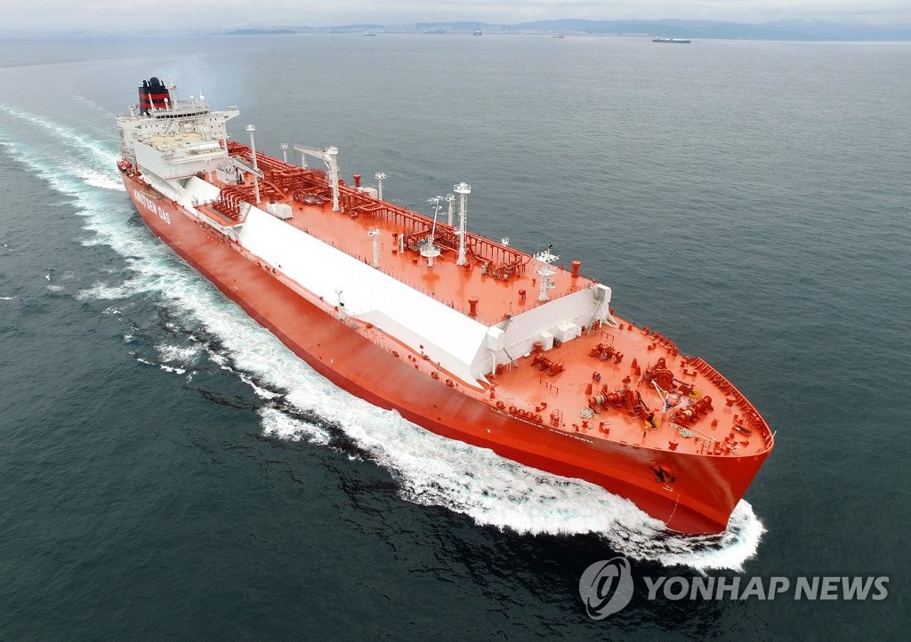 资料图片：现代重工业制造的液化天然气（LNG)船 韩联社/现代重工业集团供图（图片严禁转载复制）