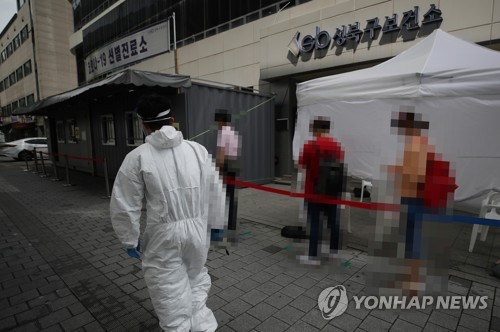 선별진료소 앞은 지금