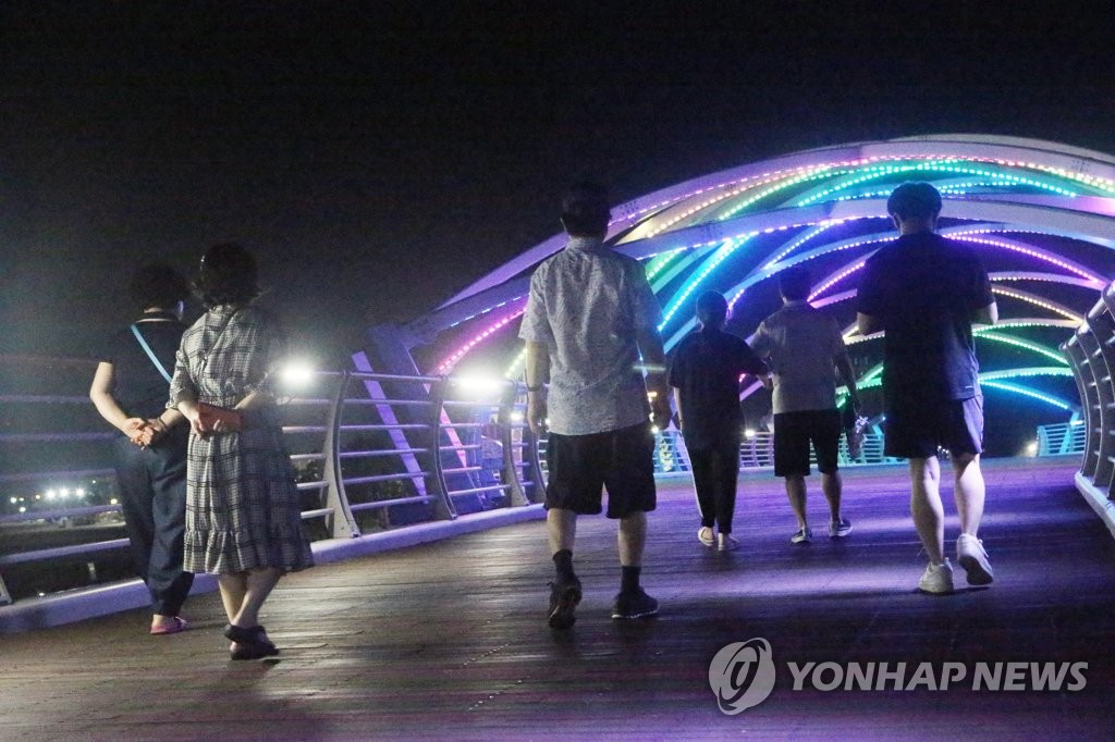 首尔今年首迎“热带夜”