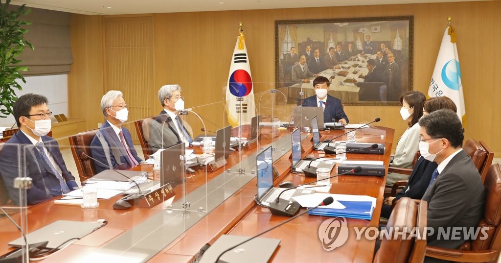 8月27日，在位于首尔市中区的韩国银行，韩国银行（央行）行长李柱烈主持召开金融货币委员会全体会议。 韩联社