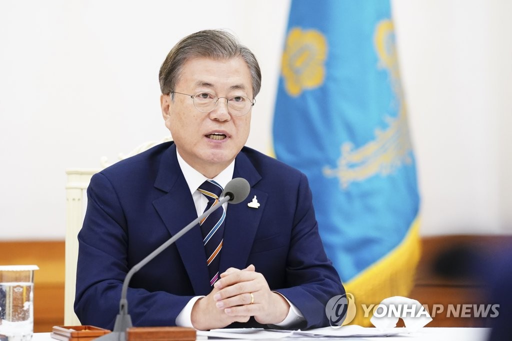 8月27日下午，在青瓦台，文在寅与韩国基督新教领袖座谈。 韩联社