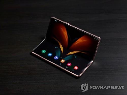 资料图片：三星电子新款折叠屏手机Galaxy Z Fold2 三星电子供图（图片严禁转载复制）