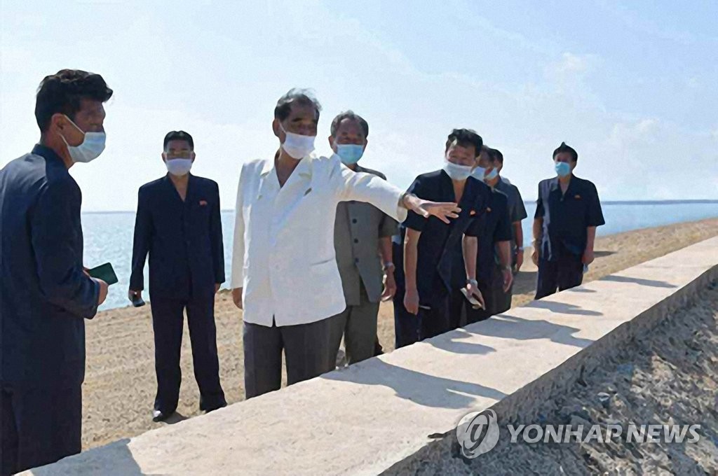 朝鲜高干视察海涂围垦地 朝鲜高干视察海涂围垦地