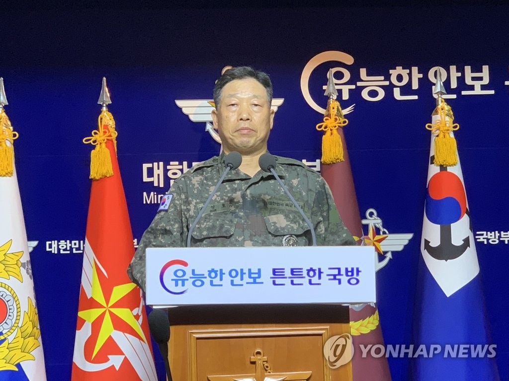9月24日，联合参谋本部作战本部长安永浩在国防部就失踪公务员事件召开记者会。 韩联社