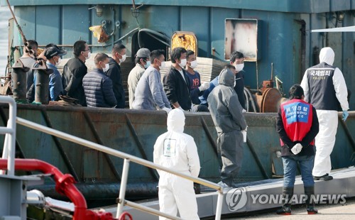 资料图片：非法捕捞中国渔船被扣押 韩联社