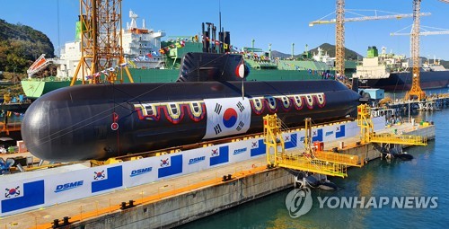 11月10日，在庆尚南道巨济市大宇造船海洋玉浦造船厂，韩军自主研制的第二艘中型潜艇“安武”艇（3000吨级）举行下水仪式。 韩联社