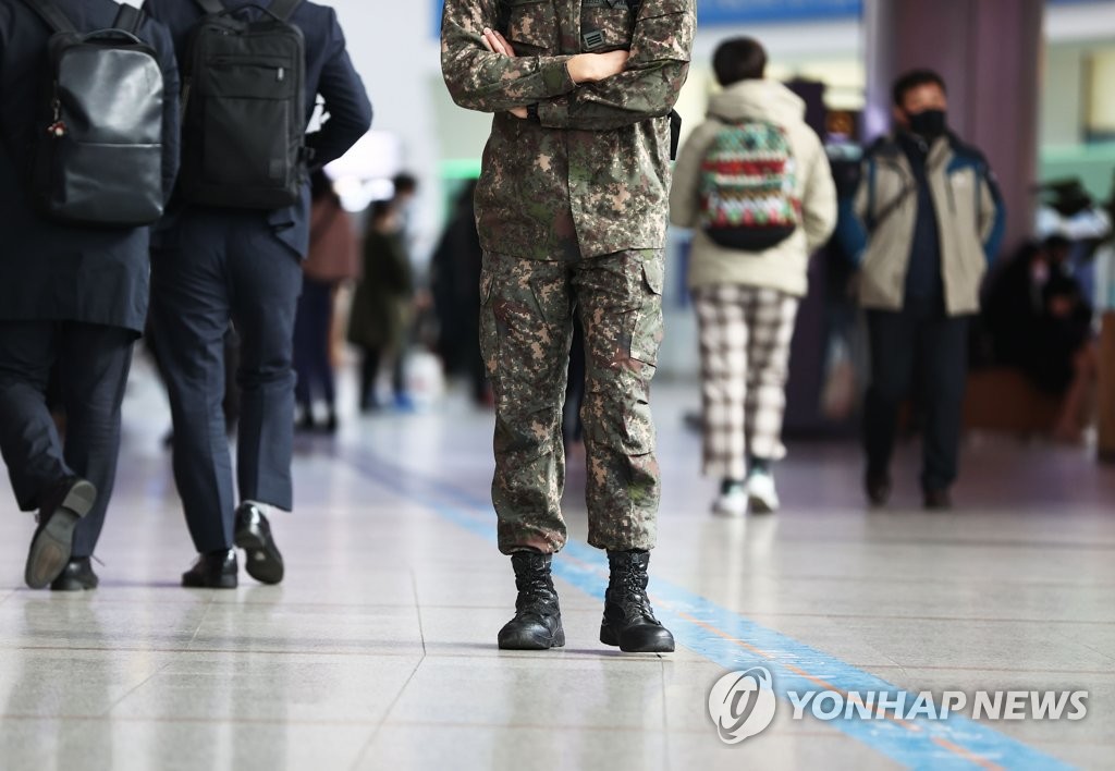 韩军外出休假限制措施再延两周至14日