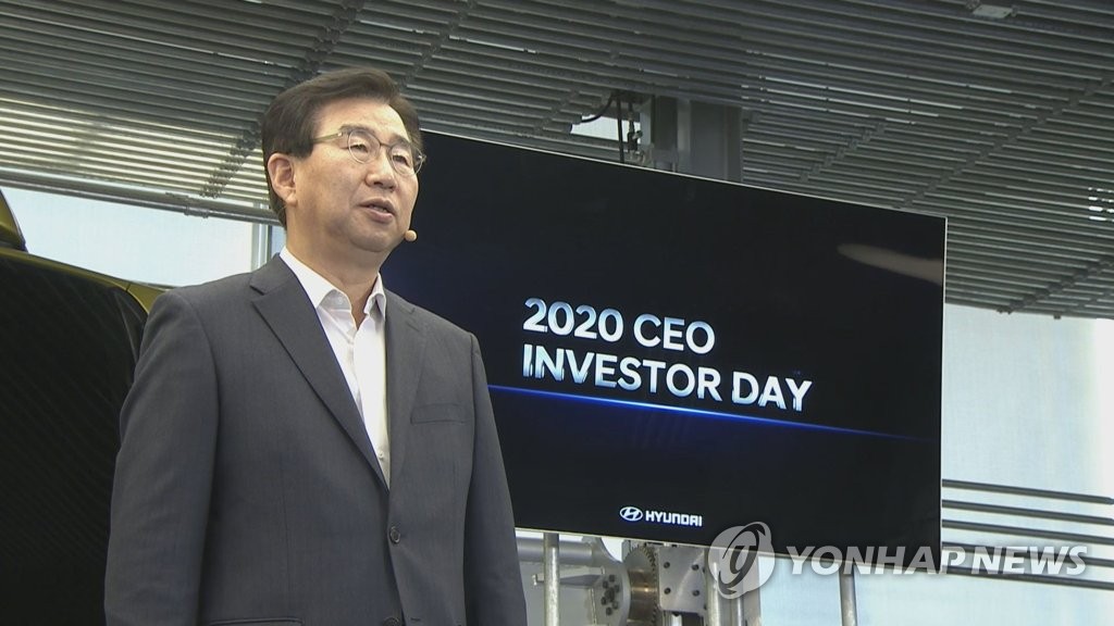 12月10日，现代汽车社长李元熙在线上举行的“CEO投资者日”活动上发言。 韩联社/现代汽车供图（图片严禁转载复制）