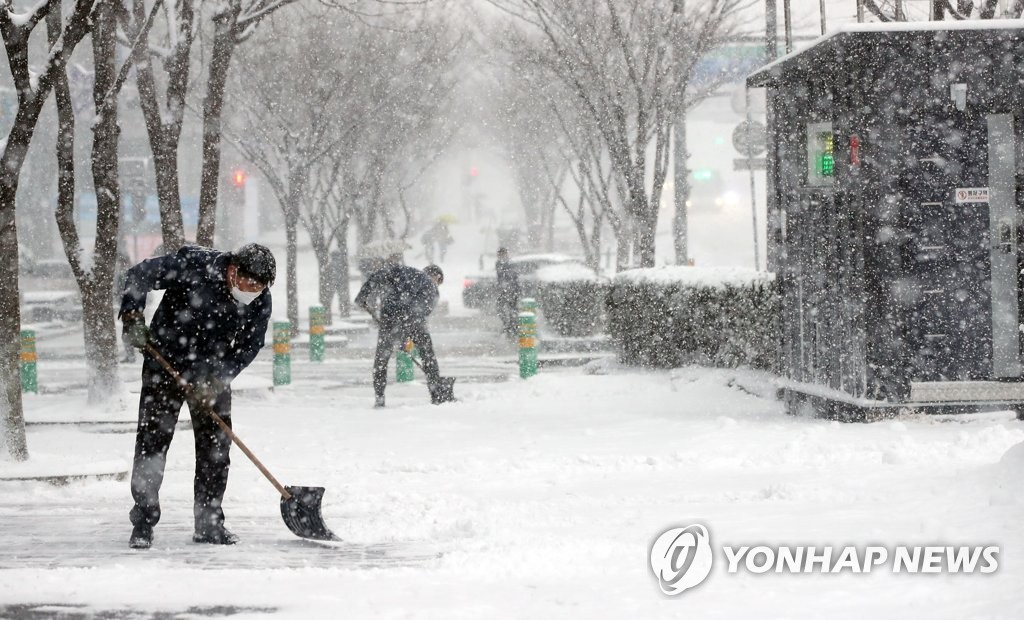 韩国西南部降大雪 韩联社