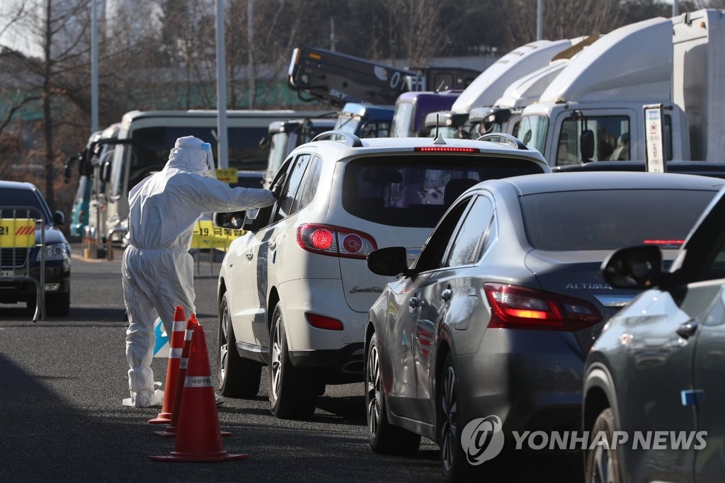 资料图片：免下车检测 韩联社