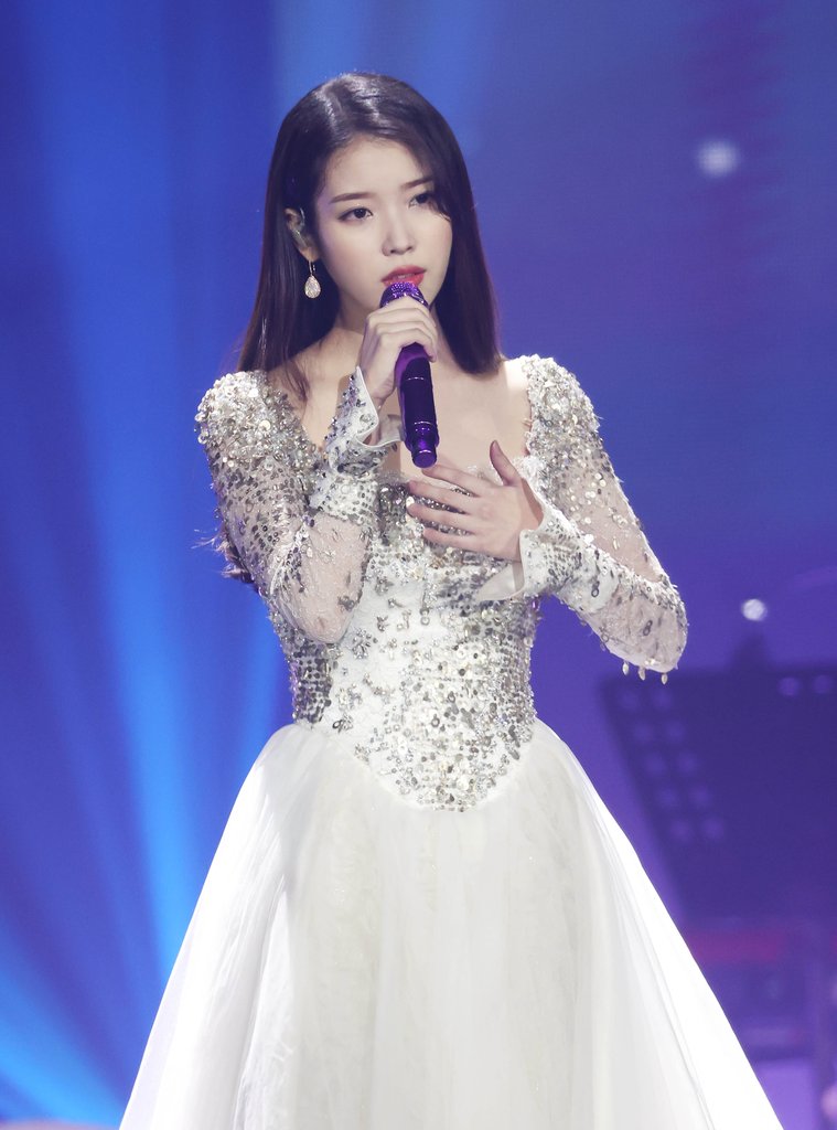 歌手IU